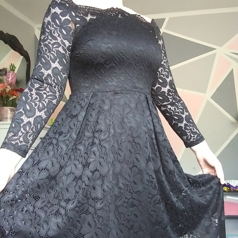 Vintage lace offtheshoulder strapless black dress
